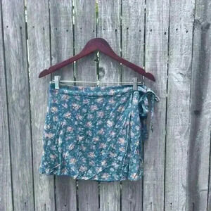 American Eagle 100% Rayon Green Pink Floral Short Mini Wrap Skirt Woman's Sz M